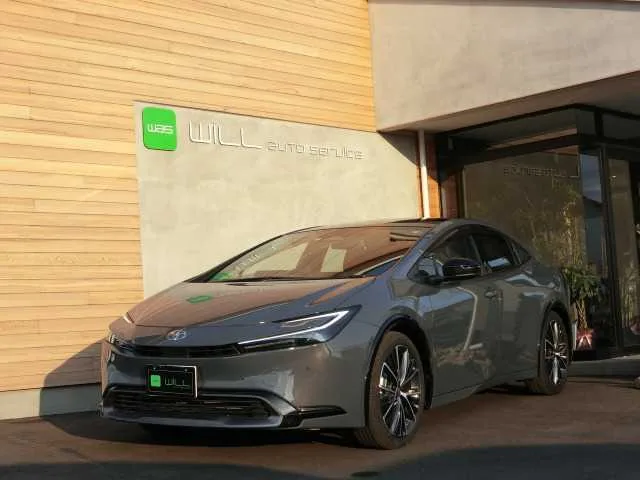 Toyota Prius 2023 — фото 1, купить с доставкой в Москву