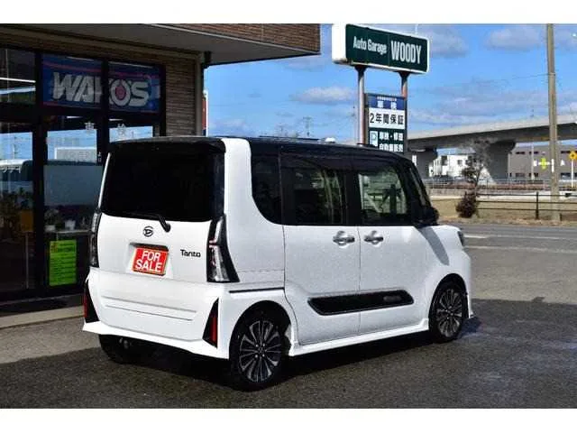 Daihatsu Tanto Custom 2024 — миниатюра 3