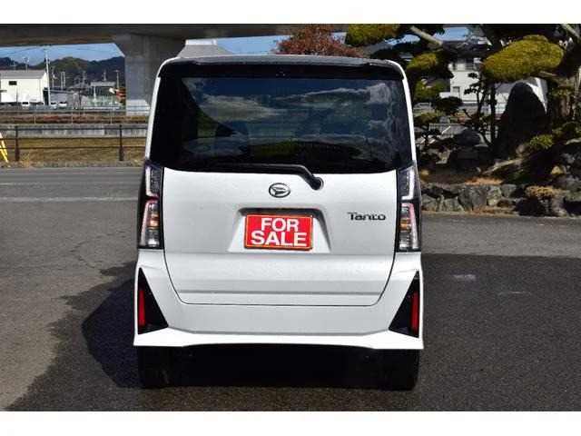 Daihatsu Tanto Custom 2024 — миниатюра 5