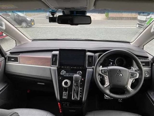 Mitsubishi Delica D:5 2024 — миниатюра 3