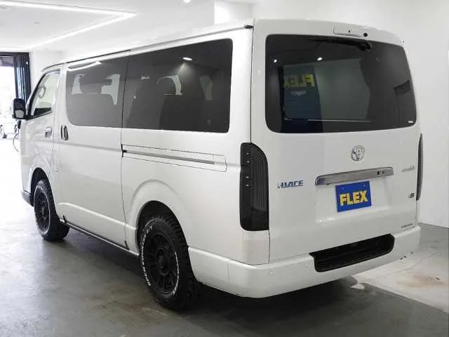 Toyota Hiace Van 2025 — миниатюра 3