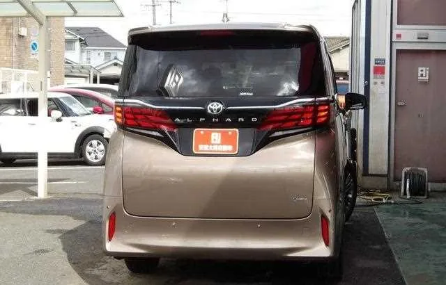 Toyota Alphard Hybrid 2024 — миниатюра 2