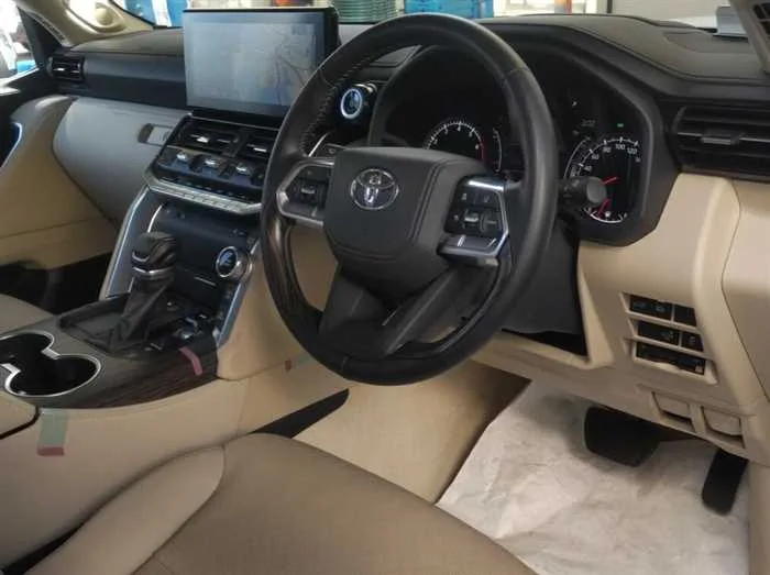 Toyota Land Cruiser ZX MODELISTA JBL 2023 — миниатюра 5