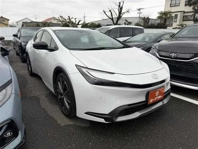 Toyota Prius 2023 — фото 1, купить с доставкой в Москву