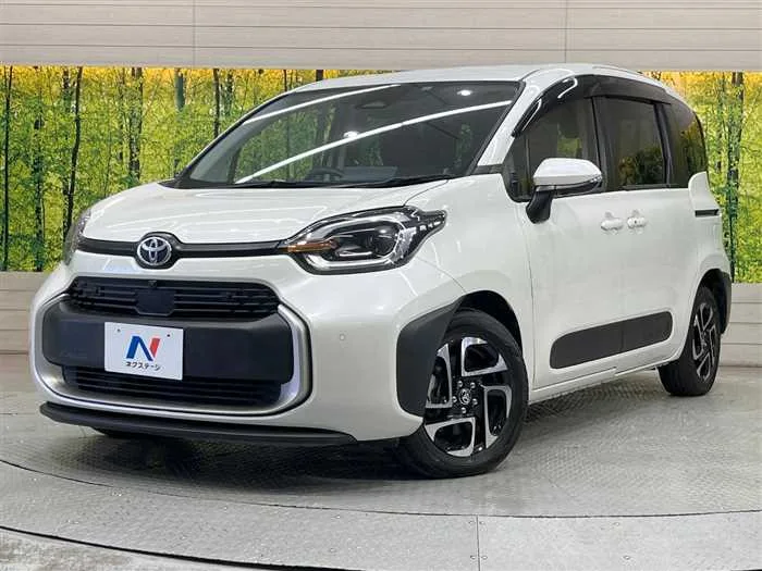 Toyota Sienta 2022 — фото 1, купить с доставкой в Москву