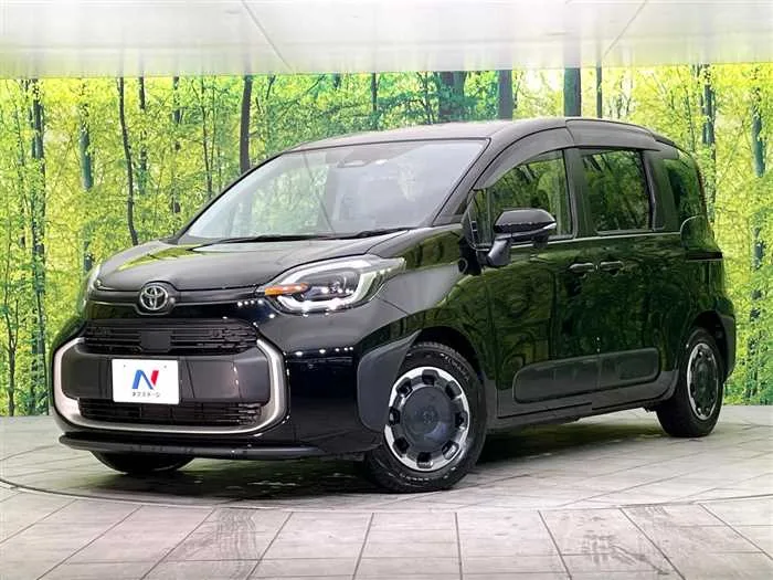 Toyota Sienta 2023 — фото 1, купить с доставкой в Москву