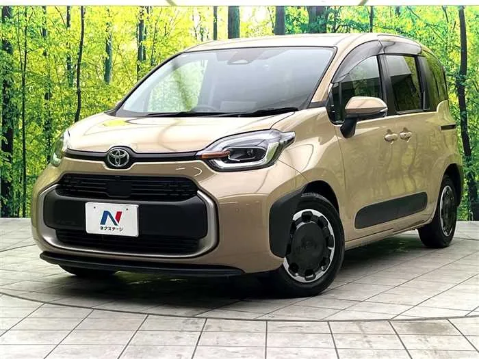 Toyota Sienta 2024 — фото 1, купить с доставкой в Москву