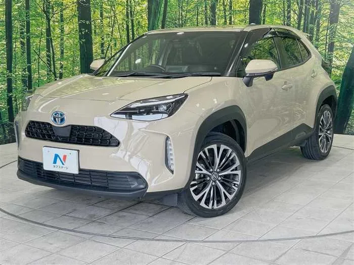 Toyota Yaris Cross 2023 — фото 1, купить с доставкой в Москву