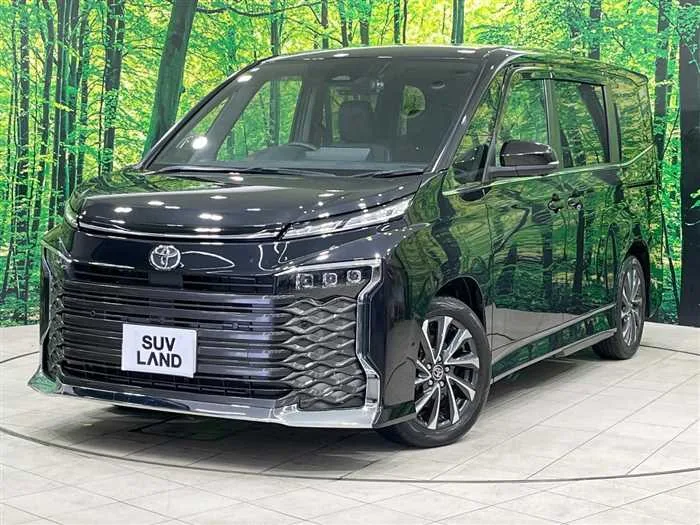 Toyota Voxy 2022 — фото 1, купить с доставкой в Москву