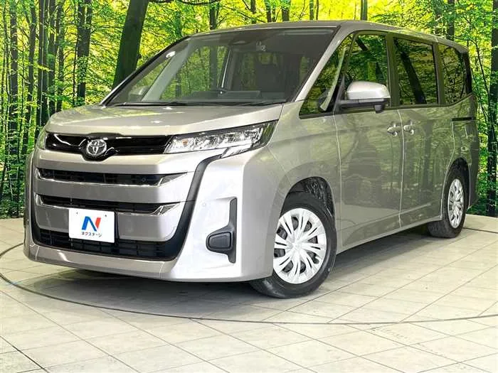 Toyota Noah 2023 — фото 1, купить с доставкой в Москву