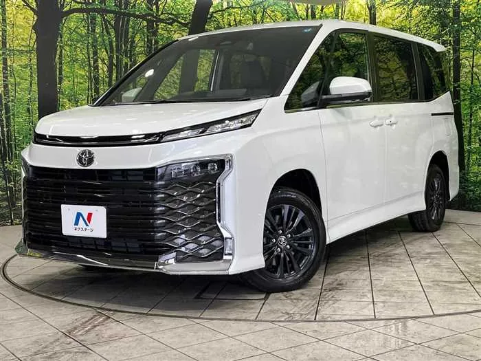 Toyota Voxy 2026 — фото 1, купить с доставкой в Москву