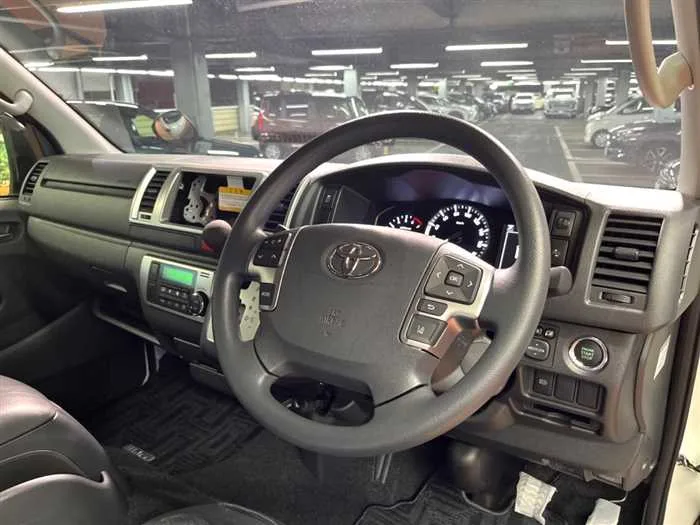 Toyota Hiace Van 2025 — миниатюра 3