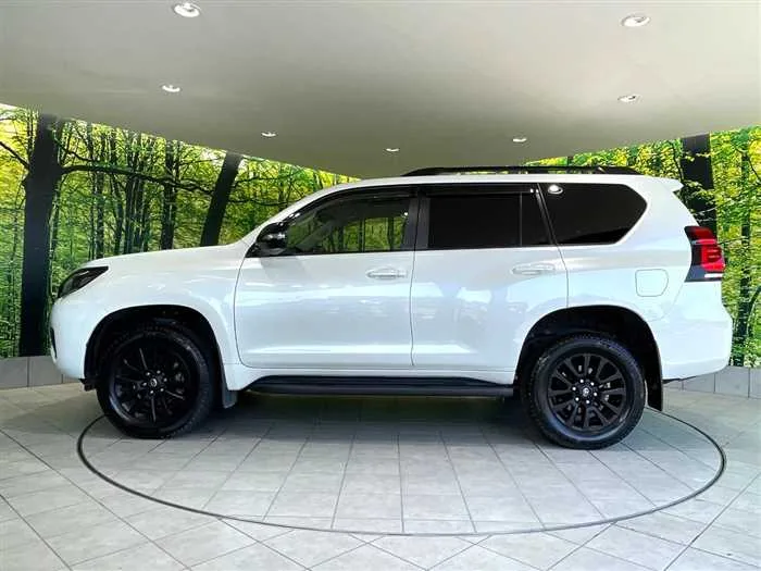 Toyota Land Cruiser Prado 2023 — миниатюра 3