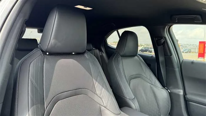 Lexus UX 300h L 2024 — миниатюра 3