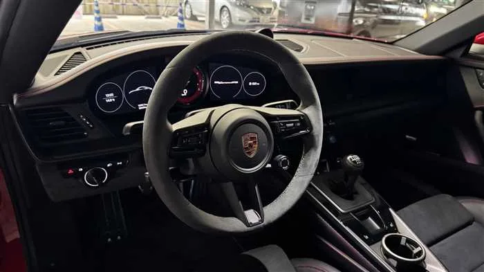 Porsche 911 GTS 2023 — миниатюра 3