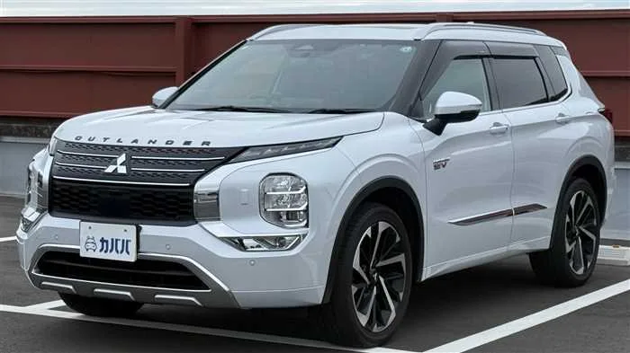 Mitsubishi OUTLANDER PHEV P 2024 — фото 1, купить с доставкой в Москву