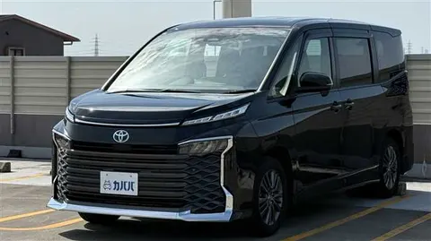 Toyota Voxy 2023 купить в Москве