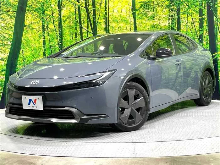Toyota Prius 2023 — фото 1, купить с доставкой в Москву