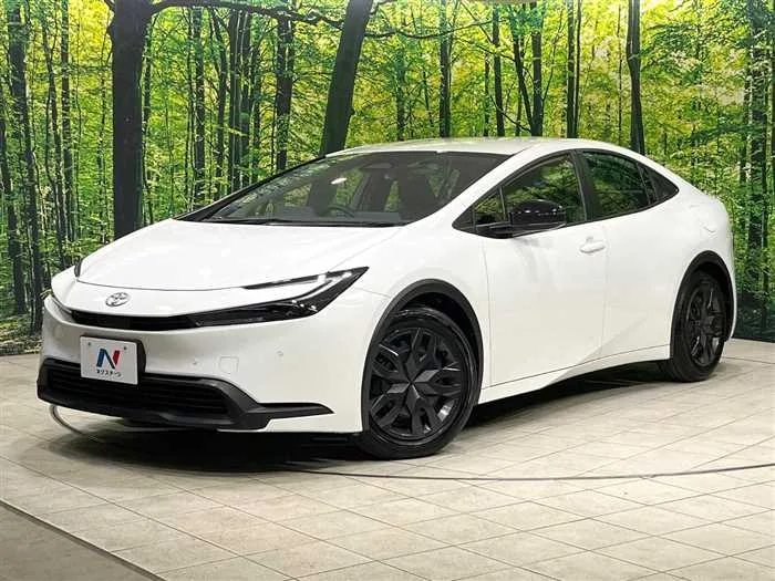 Toyota Prius 2023 — фото 1, купить с доставкой в Москву