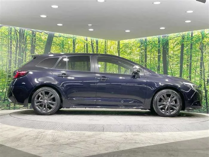 Toyota Corolla Sedan 2023 — миниатюра 3