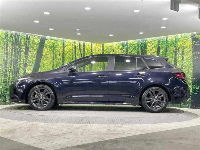 Toyota Corolla Sedan 2023 — миниатюра 4