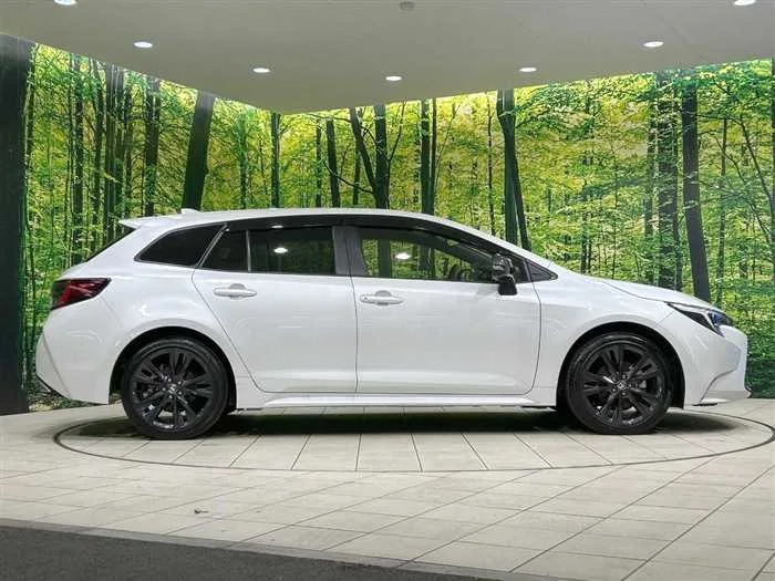Toyota Corolla Sedan 2023 — миниатюра 4