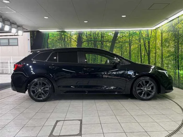 Toyota Corolla Sedan 2023 — миниатюра 5