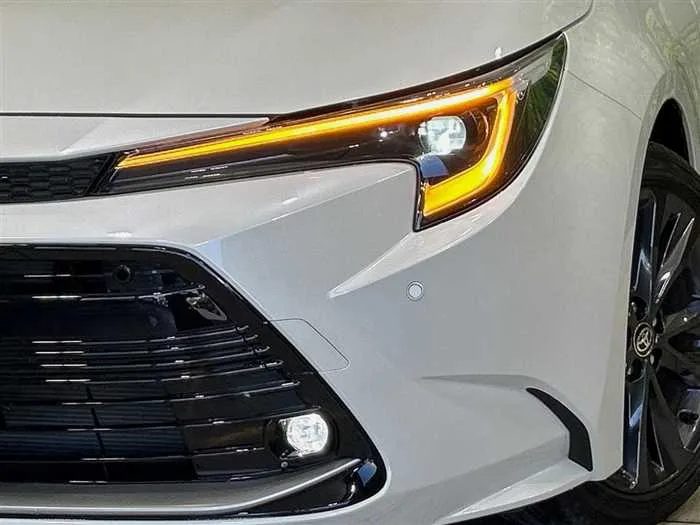 Toyota Corolla Sedan 2023 — миниатюра 3