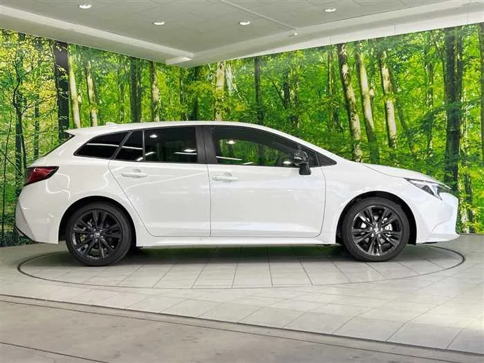 Toyota Corolla Sedan 2023 — миниатюра 4