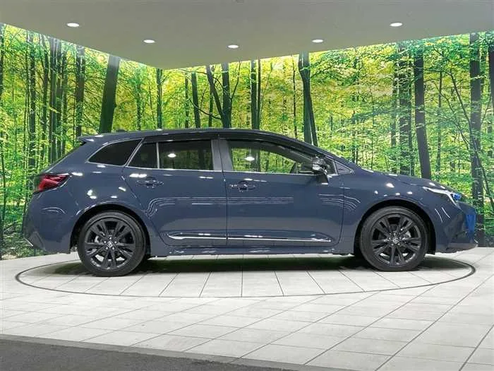 Toyota Corolla Sedan 2024 — миниатюра 4