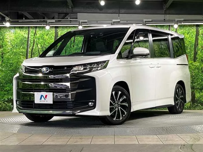 Toyota Noah 2022 — фото 1, купить с доставкой в Москву