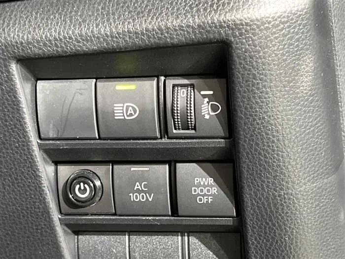 Toyota Noah 2022 — миниатюра 4