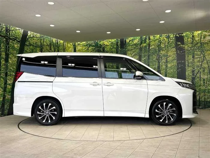 Toyota Noah 2022 — миниатюра 5