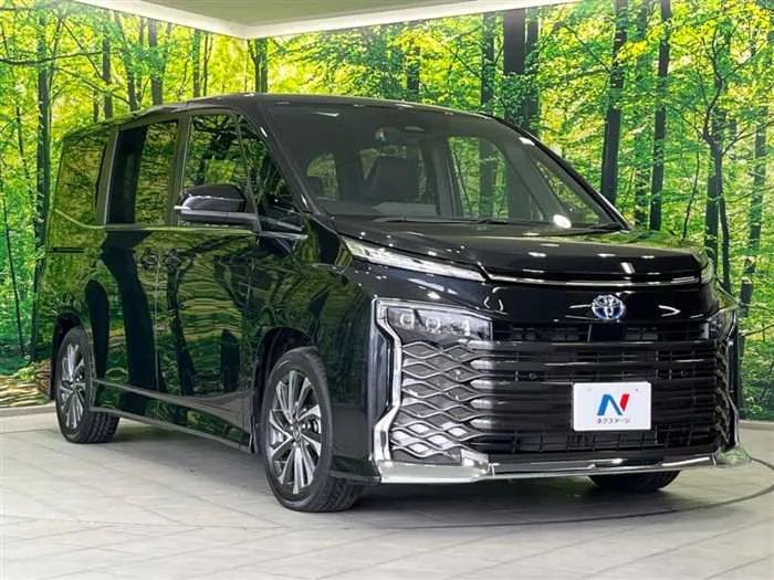 Toyota Voxy 2022 — миниатюра 3