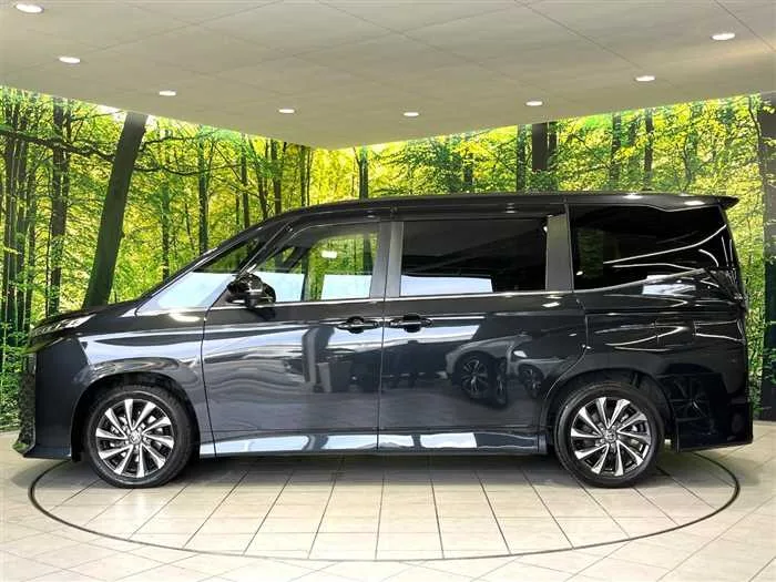 Toyota Voxy 2022 — миниатюра 4