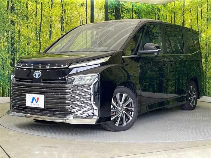 Toyota Voxy 2022 — фото 1, купить с доставкой в Москву