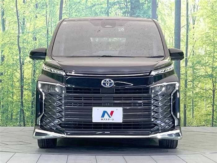 Toyota Voxy 2023 — миниатюра 3