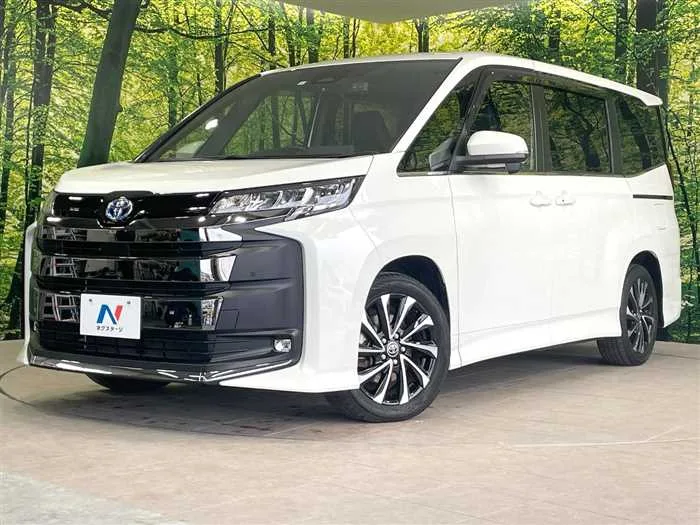 Toyota Noah 2023 — фото 1, купить с доставкой в Москву