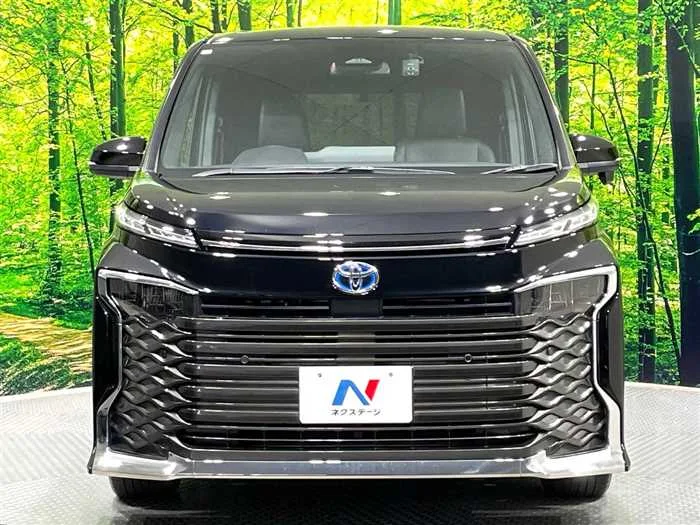 Toyota Voxy 2023 — миниатюра 3