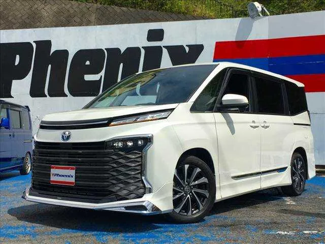 Toyota Voxy 2022 — миниатюра 2
