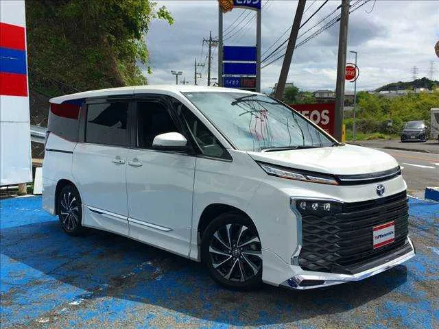 Toyota Voxy 2022 — миниатюра 3