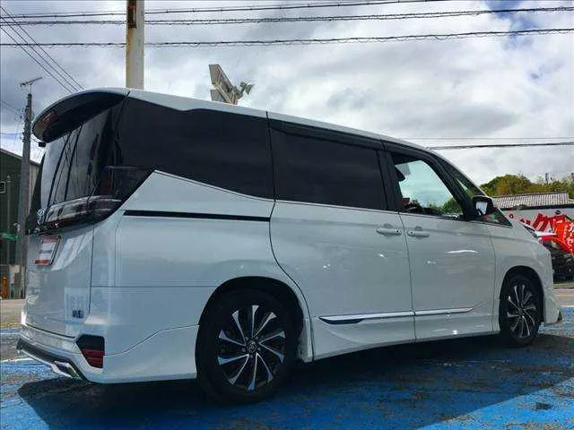Toyota Voxy 2022 — миниатюра 4