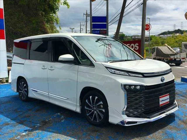 Toyota Voxy 2022 — миниатюра 5