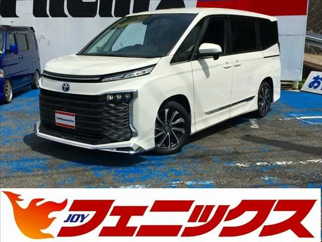 Toyota Voxy 2022 — фото 1, купить с доставкой в Москву