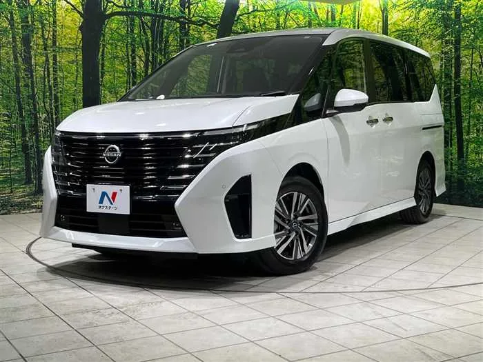Nissan Serena 2023 — фото 1, купить с доставкой в Москву