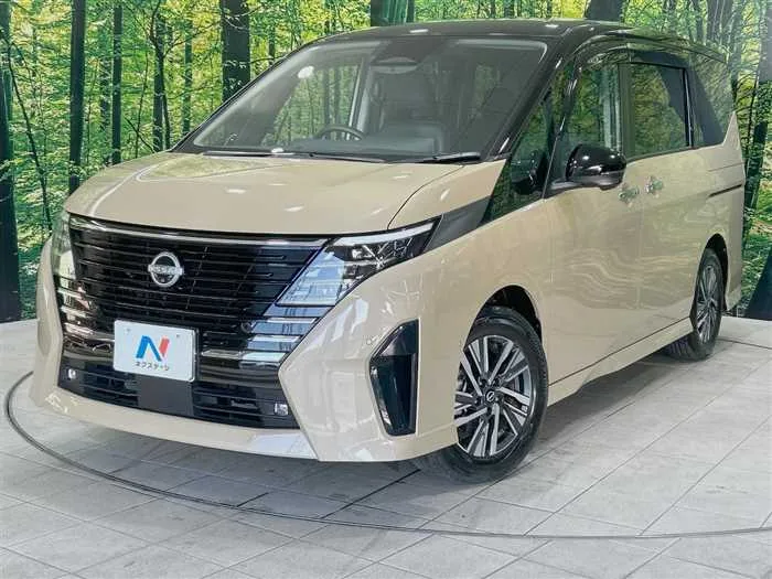 Nissan Serena 2023 — фото 1, купить с доставкой в Москву