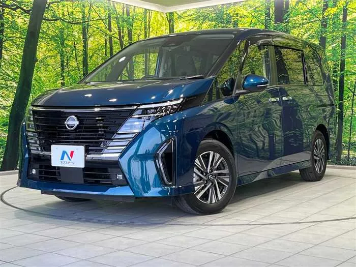 Nissan Serena 2023 — фото 1, купить с доставкой в Москву