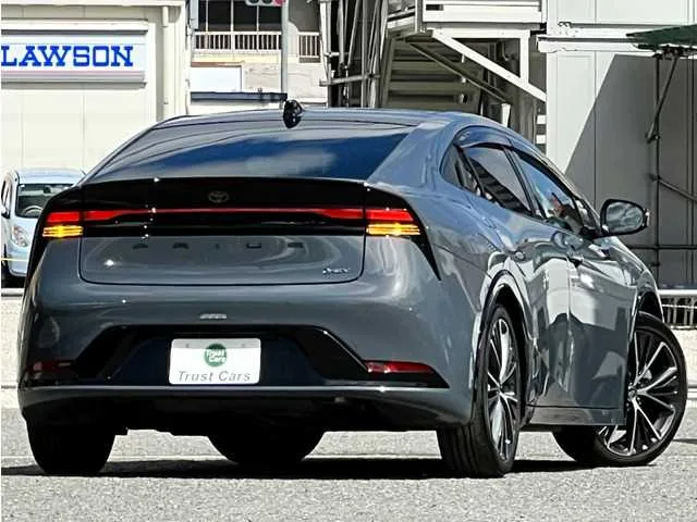 Toyota Prius 2023 — миниатюра 2