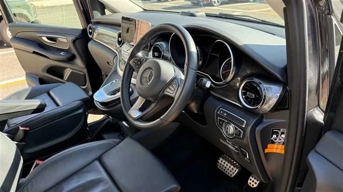 Mercedes-Benz V-Class V220d 2023 — миниатюра 5
