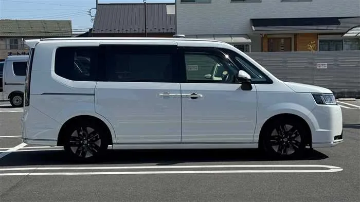 Honda Step WGN e:HEV 2023 — миниатюра 3